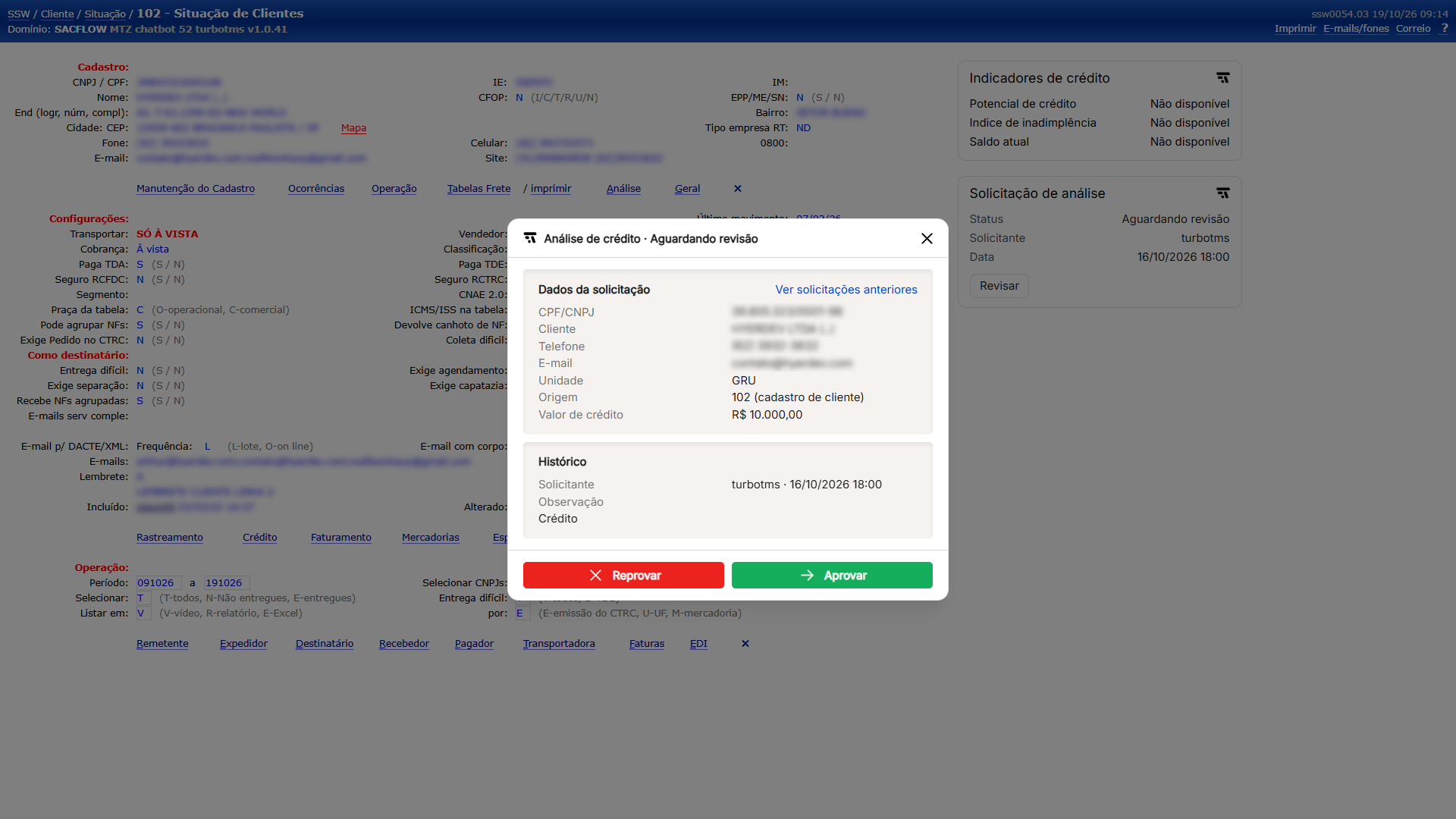 Modal de revisão da solicitação de análise de crédito aguardando revisão: dados da solicitação com valor de crédito, histórico com solicitante e observação, e os botões Reprovar e Aprovar